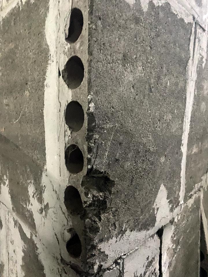 特斯拉Model Y 亲爱的车友们这种程度的刮伤是钣金好还是换门好.2021标续y