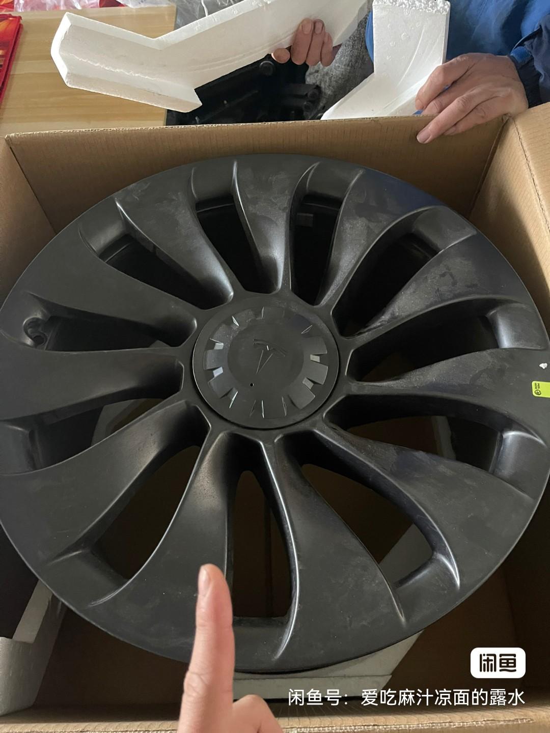 特斯拉Model Y 标续modely能不能装21寸高性能版的轮胎轮毂？