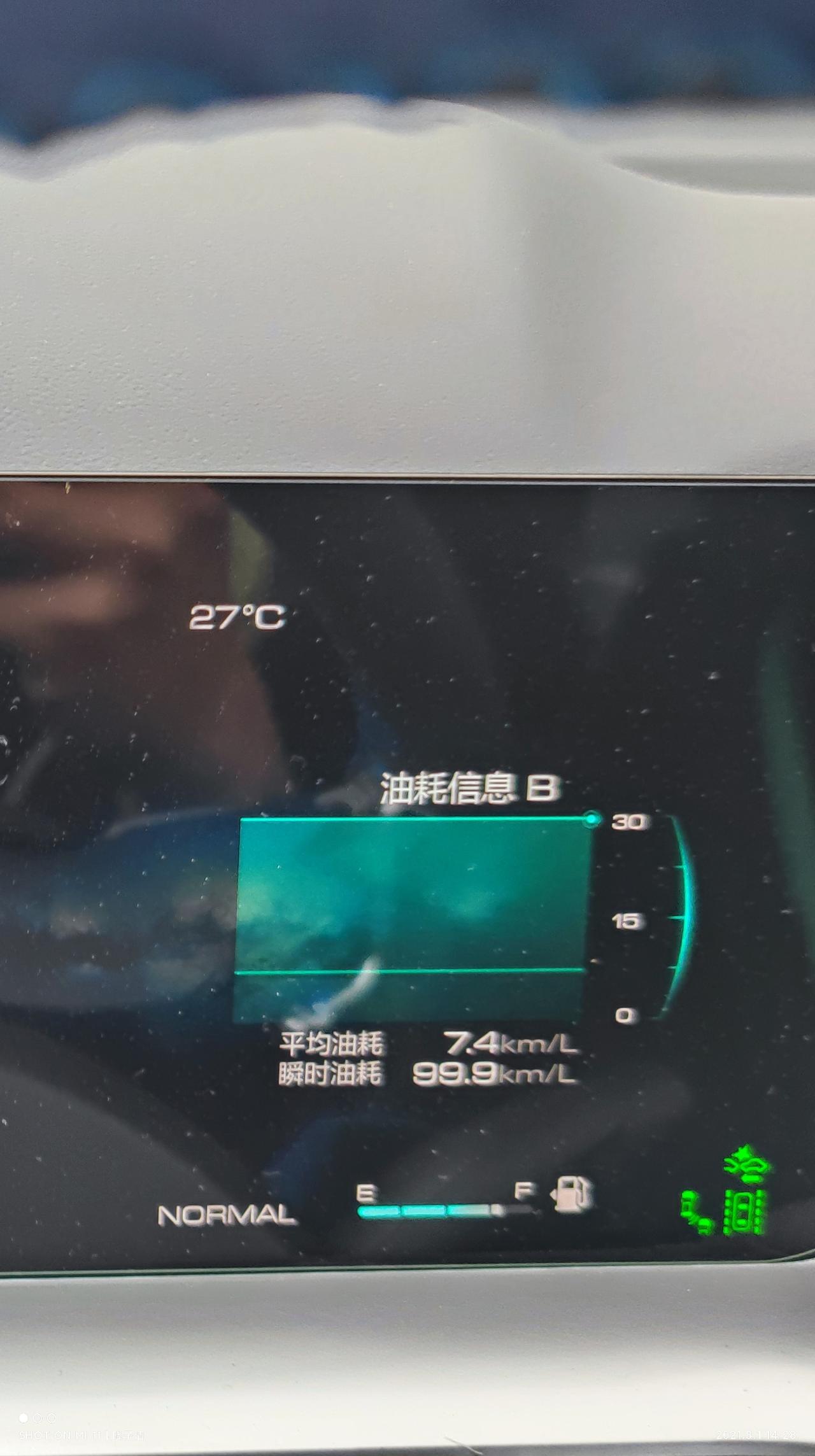 哈弗H6 提车一个月了，我一直以为下面显示的是油耗/每百公里，结果这两天仔细观察才发现这是公里数/每升！之前还在庆幸油耗