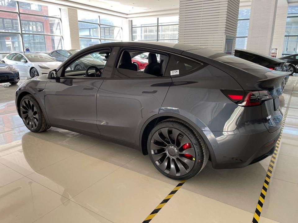特斯拉Model Y 今天收到的不是交付信息，而是交付小妹提前的新春祝福近期都在轰炸交付小妹，这里表扬下非常客气。为了让