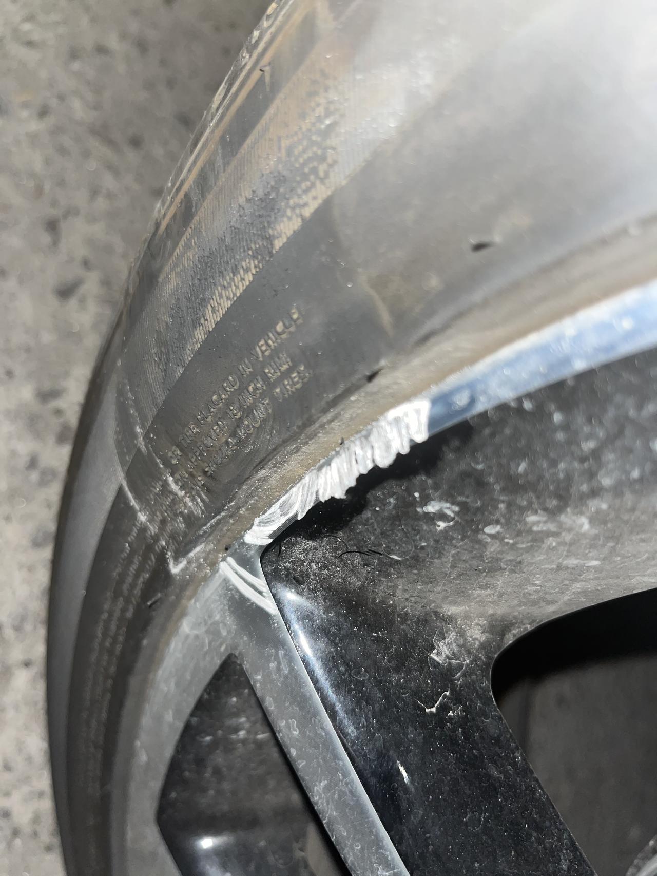 大众速腾 新车2个月一血，轮毂蹭了，这种情况还用处理吗，影响安全吗