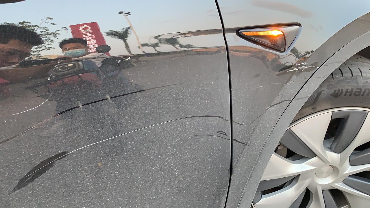 特斯拉Model Y 右转遇到逆行，这种程度要不要走商业险呢大佬们？