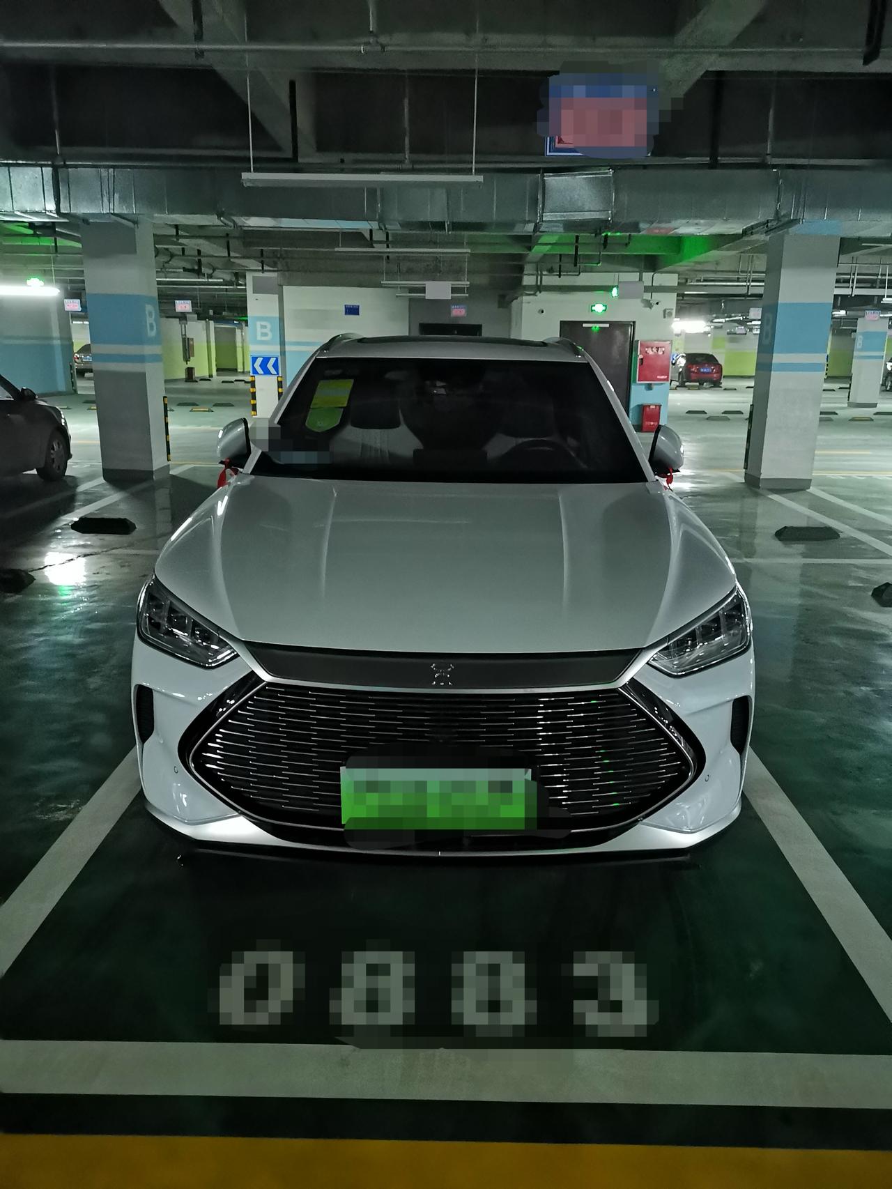 比亚迪宋PLUS DM-i 3月底定的51km旗舰型等了2个月没到，销售说有1台顶配现车，果断转110 km顶配，结果当