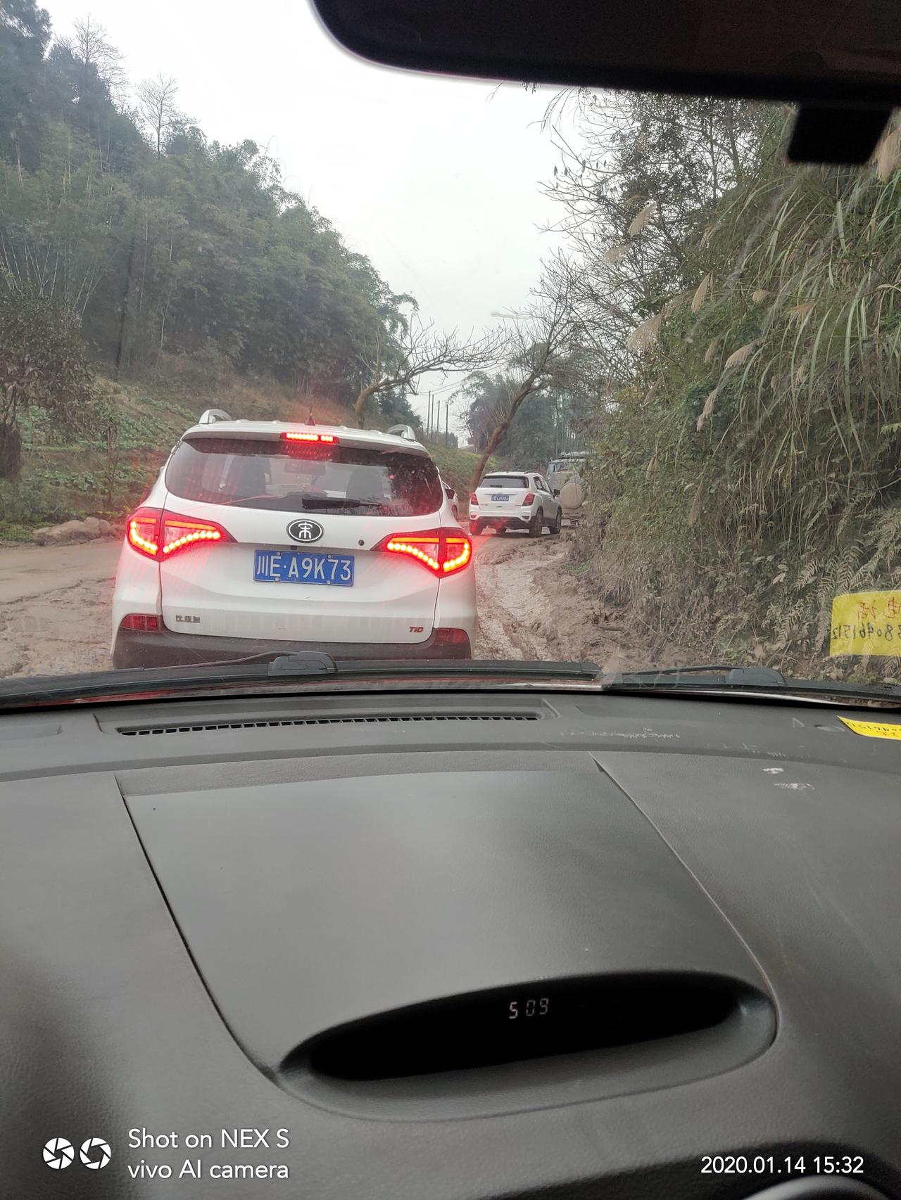 比亚迪宋PLUS DM-i 提车了的大哥，我问一下，家在山区，要爬坡下坡的，这车的变速箱可靠吗，爬坡有没有劲啊？还有农村