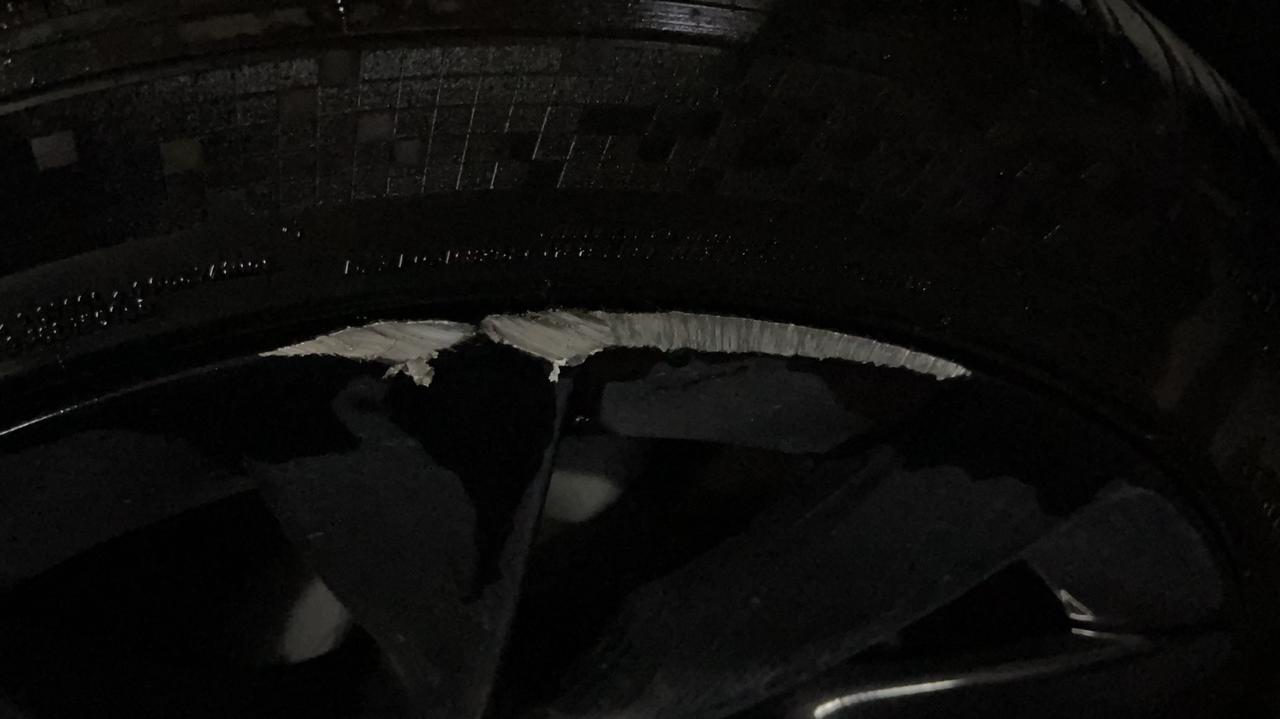 特斯拉Model Y 下大雨没注意刮到马路牙子了，这种算严重吗，等过段时间会不会出问题