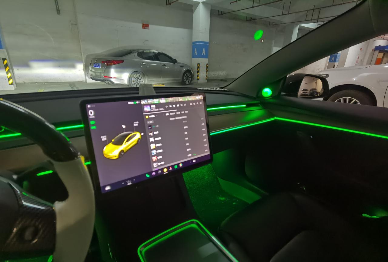特斯拉Model Y 吴彦祖们，向你们请教几个问题1，车子在充电时，车机系统用的是外部电还是车子自己电池的电？  比如每