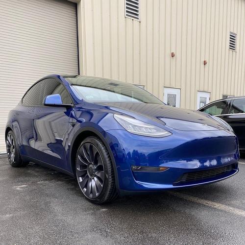 特斯拉Model Y 订的标续y，咋天改了20轮，现在想改色，纠结白色，蓝色