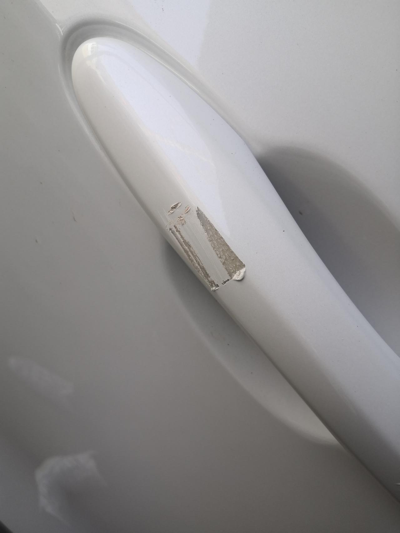 哈弗H6 各位H6车友哥哥们，本人汽车小白，新车发生剐蹭怎么办？