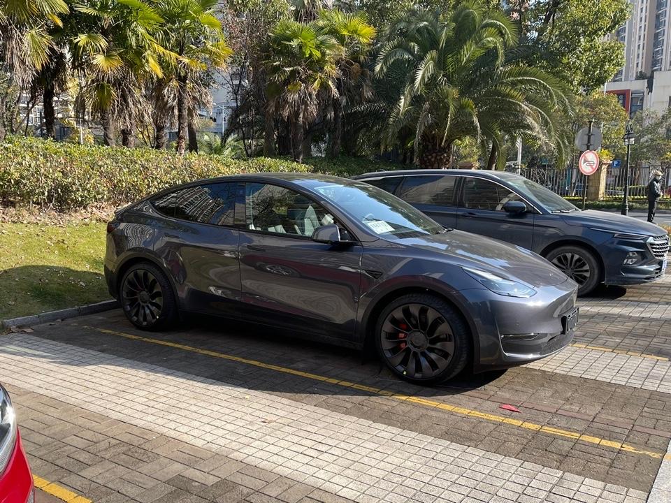 特斯拉Model Y 今天收到的不是交付信息，而是交付小妹提前的新春祝福近期都在轰炸交付小妹，这里表扬下非常客气。为了让