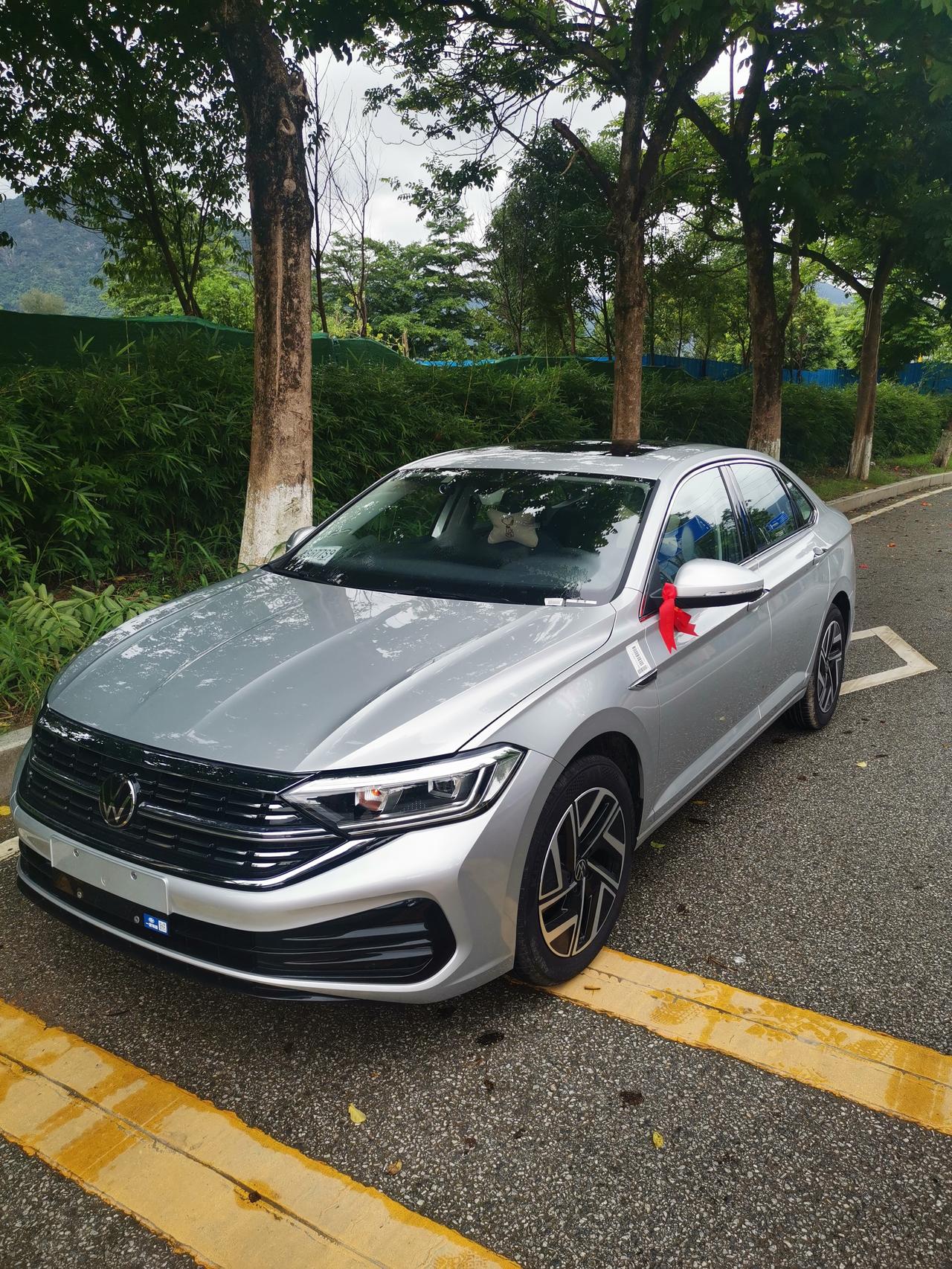 大众速腾 坐标东莞已提车16万整，送五次保养，终身质保，首任车主免流量，10.3液晶仪表，行车记录仪，其它都是不值钱的东
