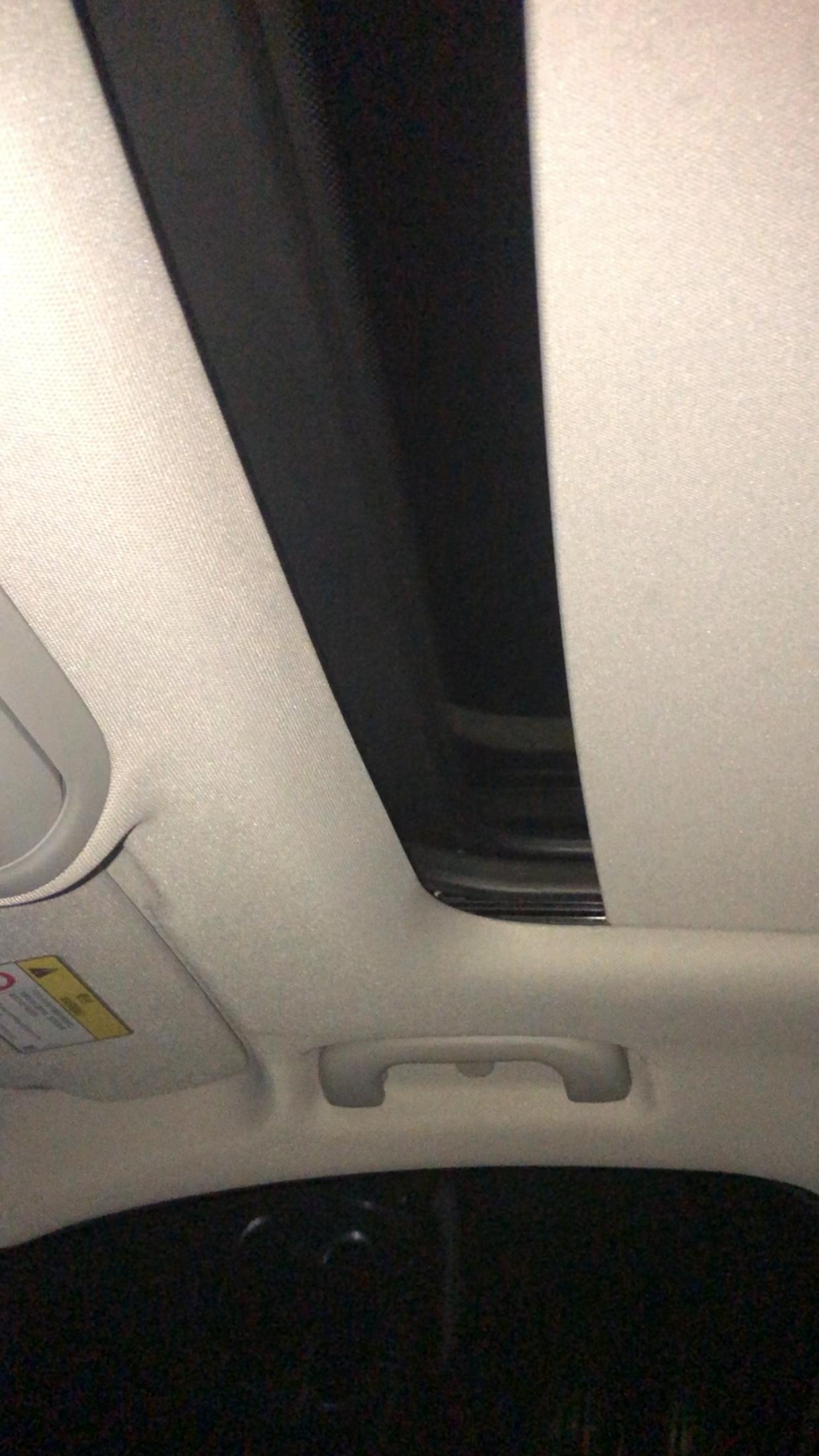 探界者天窗遮阳帘问题！大家有没有遇到这种情况，今天发现遮阳帘关回去老是自己回弹出来，不能够完全关闭！