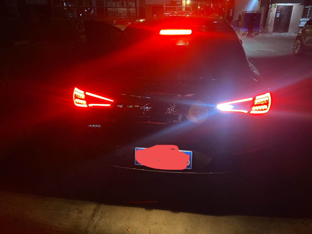 红旗H5经典 大佬们，我的倒车灯左侧的不亮，我之前一直没注意过，我想问一下倒车灯是只有一个亮吗？还是我的倒车灯坏了一个