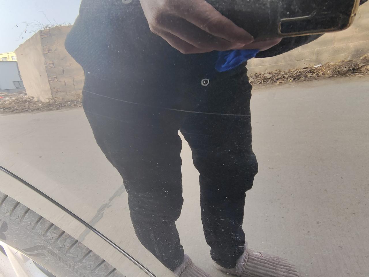 雪佛兰探界者 各位大佬，车有轻微划痕，可能是路边月季花枝的刺扫到了，这一点点小划痕要怎么处理掉？？