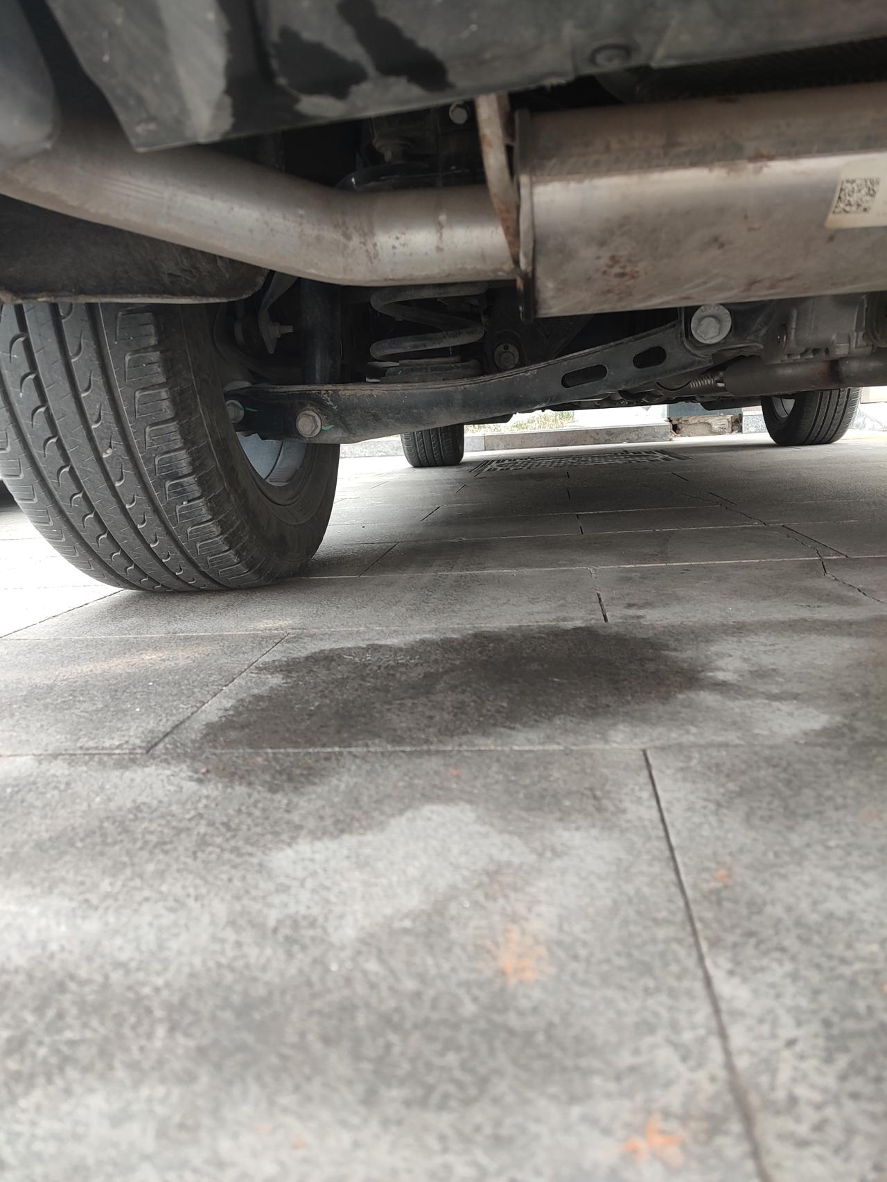 雪佛兰探界者 排气管滴水，是锈蚀坏了？谢谢。
