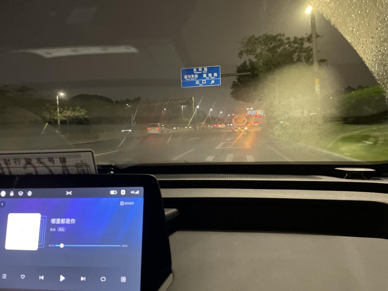 小鹏小鹏P7 啊啊啊啊啊啊求指导怎么除雾啊内外♻️开了除雾也开了雨刮都打开了还是这样难受?