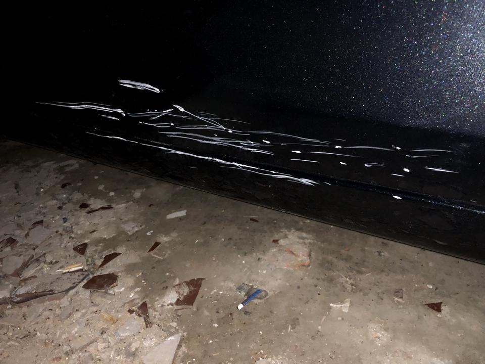 红旗H5经典 啊啊啊，心疼死啦，这可咋整啊，停车给刮了，这可咋整呐