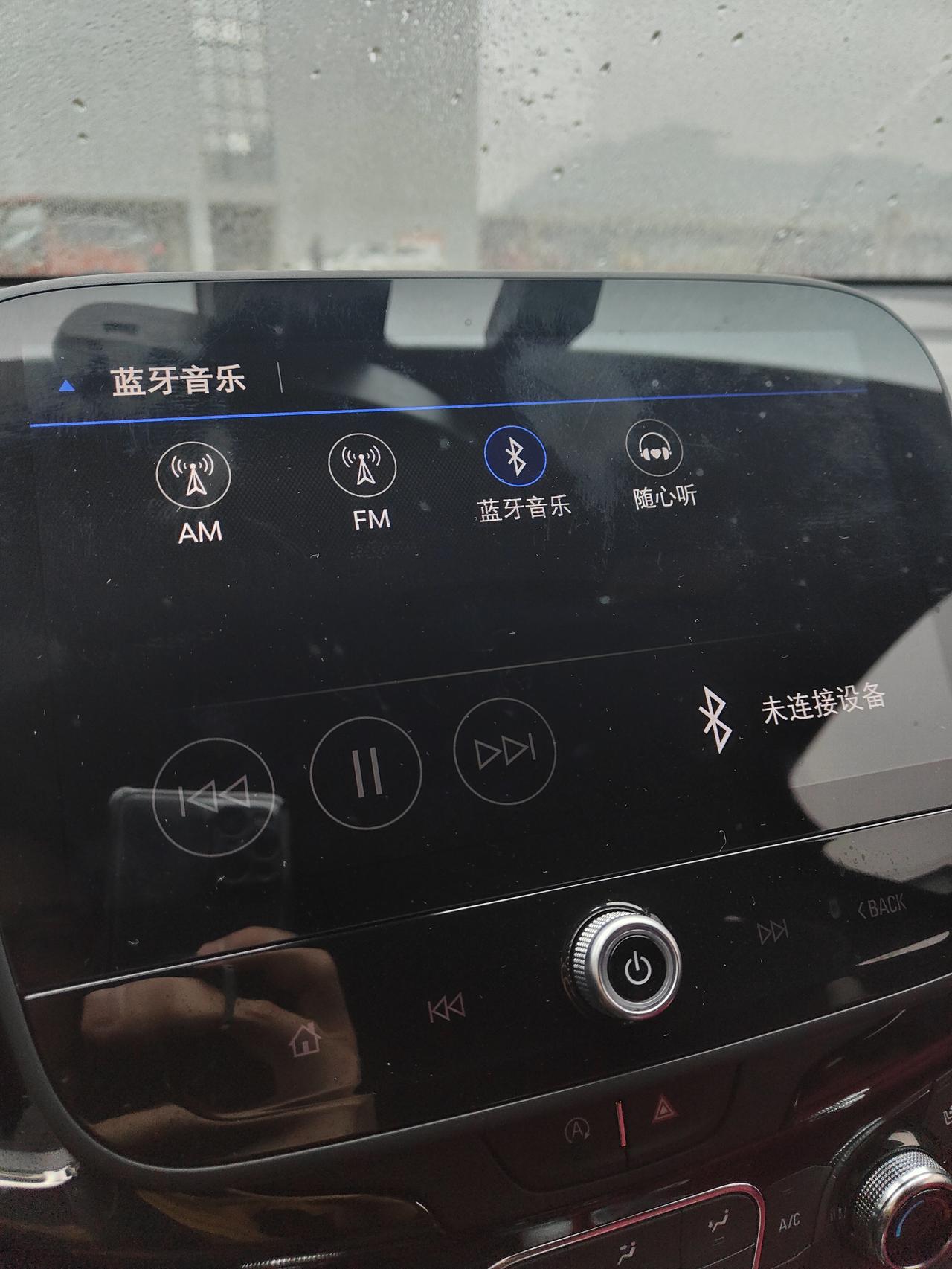 雪佛兰探界者 万能的车友圈。我又来提问了，2022款，2.0T悍界，目前的情况是插U盘听歌。有时候发动车子以后自动播放，