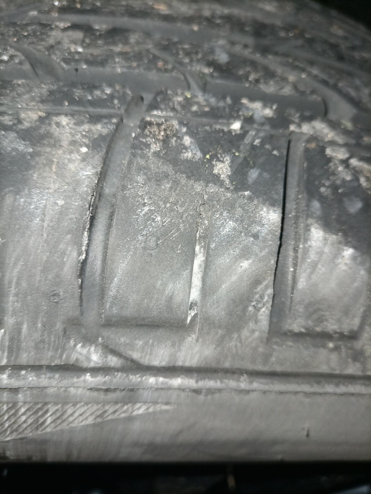 日产逍客 新手请教，新车轮胎蹭成这样，有什么问题没，需要换新轮吗