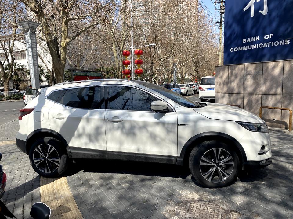 逍客前轮毂里这铁丝都是这样外漏着吗？不懂