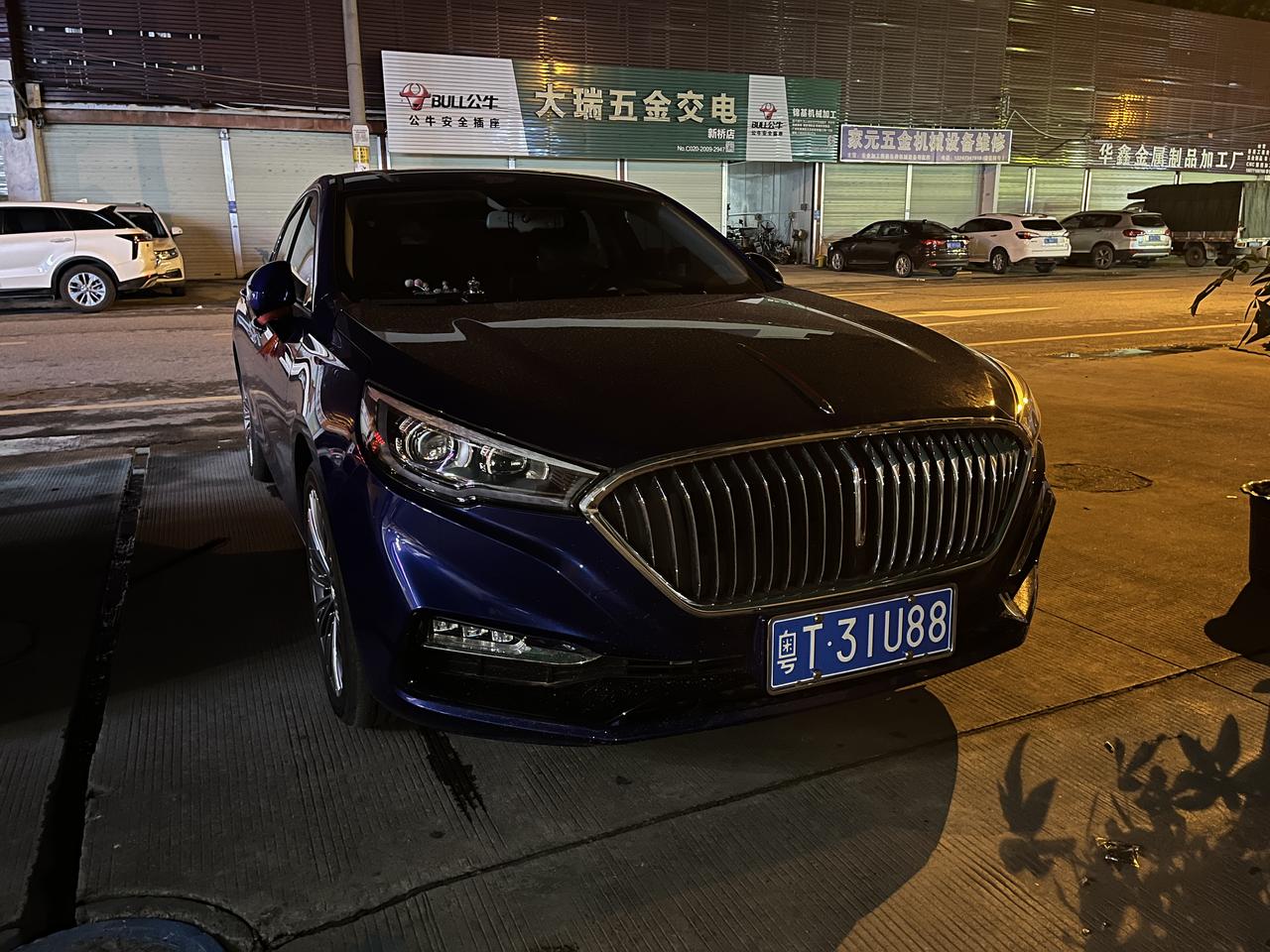 红旗H5经典 五月份提的车，其他还好就是放音乐副驾驶室位置会有咳咳的杂音，各位车主有么