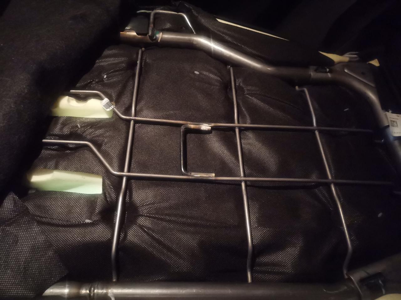 日产逍客 分享一下刚刚装后排钢板，研究了一晚上总算会装了，还没完成明天继续