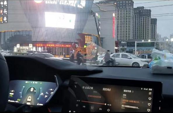 雪佛兰探界者 看图猜车，万能的车友圈，请问这个是什么车？根据我多年的经验，不是奔驰宝马奥迪，不是丰田本田，也不是美系车，