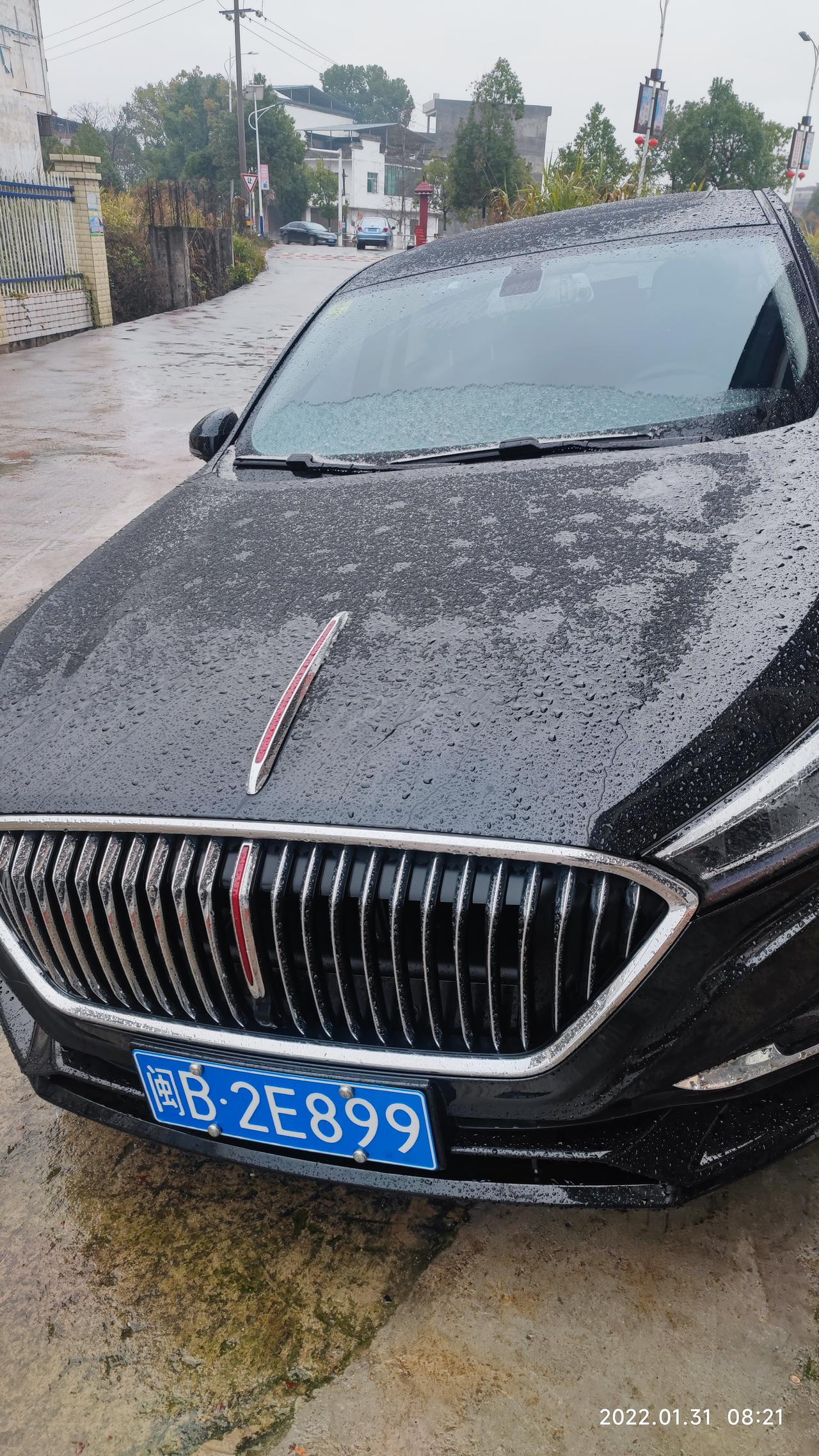 红旗H5经典 现在天冷了，车子一启动就有股汽油味，是燃烧不充分嘛