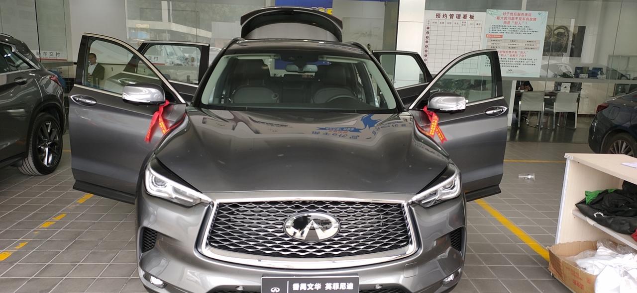 英菲尼迪QX50 帮家里董事长换车，在4S店订车等了一个月后2019年最后一天提车“QX50四驱智能版＋20寸轮毂”，落