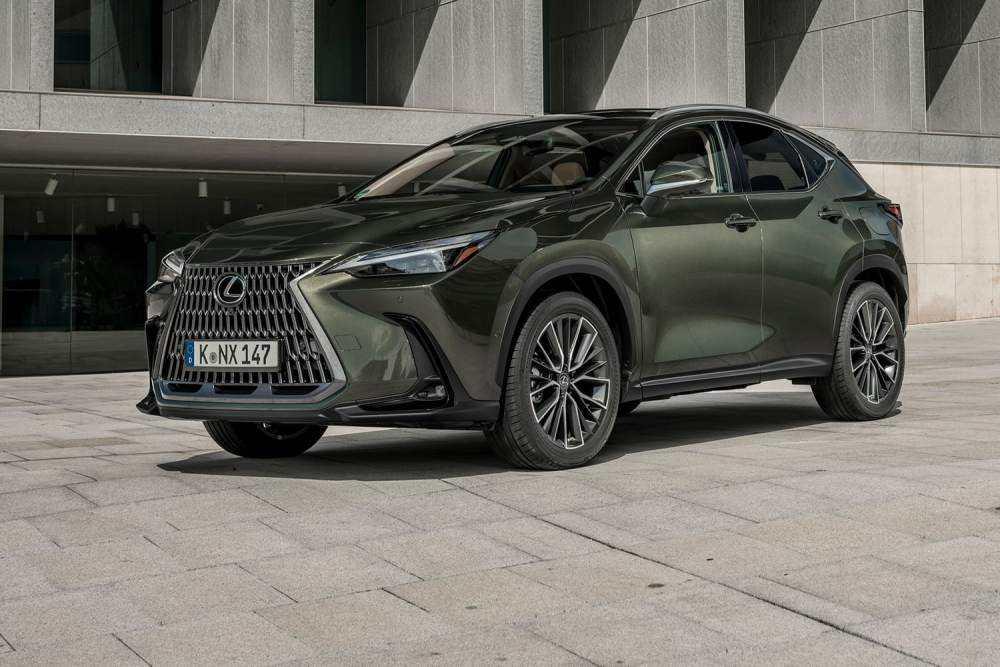路虎揽胜极光PHEV 36万左右，极光PHEV和雷克萨斯350h应该怎么选！
