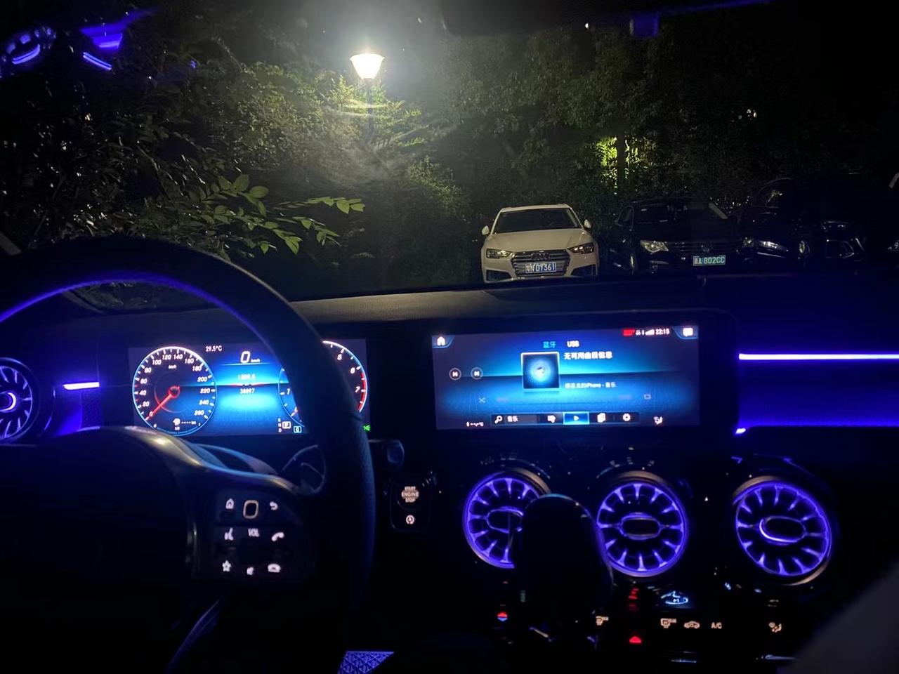 奔驰A级 2019年小a怎么手机投屏