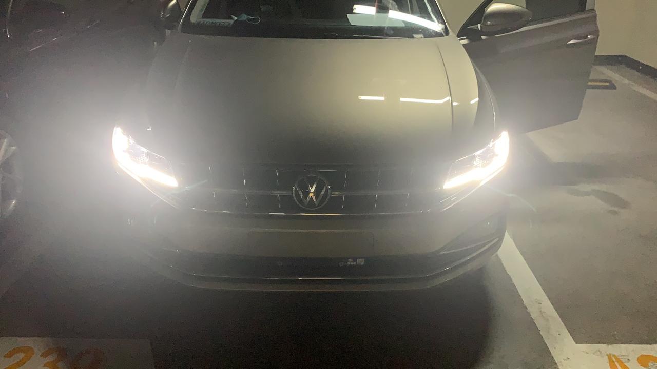大众宝来 为啥车一启动这个灯就亮，就算按了一键启动，不踩刹车，发动机没启动的情况下也会亮，车内灯的开关是关闭状态