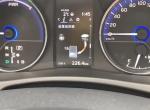 丰田卡罗拉双擎E+ 10月份提车  到现在开了2千多公里 加了一箱油才跑了220公里就剩一格了 为什么怎么费油啊？怎么算