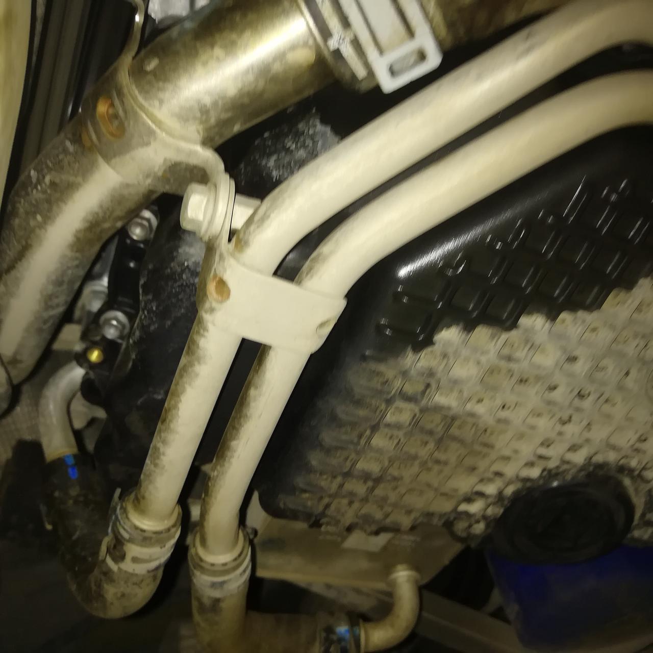 别克威朗 2020款1.3t新车5000公里发现排气筒声音巨大，第一次去4s店，结果排气筒没有设计排水孔，造成排气筒看里