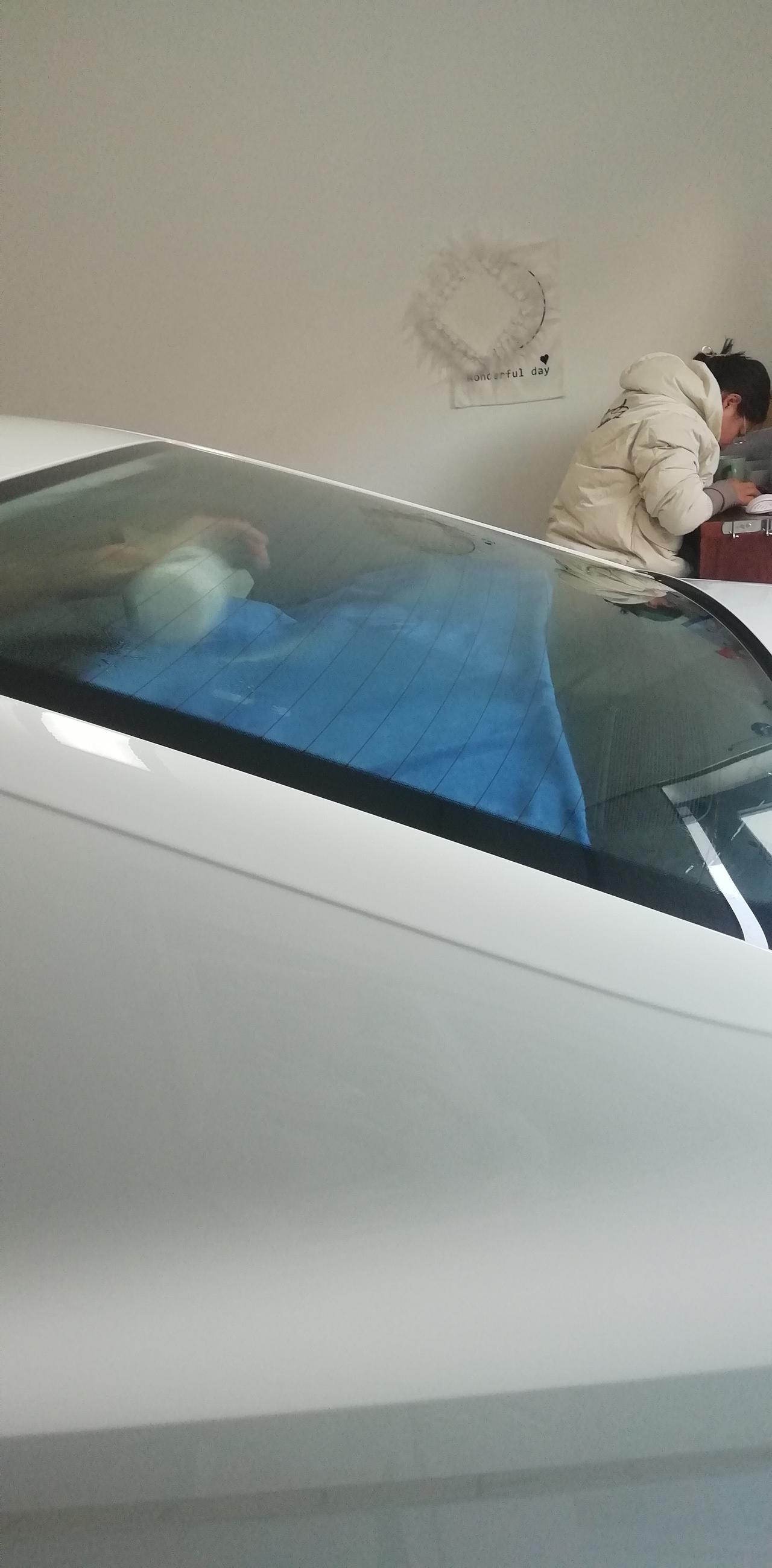 大众宝来 一、21款自舒怎么设置倒车后视镜下翻，不想贴小圆镜了；二、油耗太高了，市区平均10个，国道平均7点多，高速平均