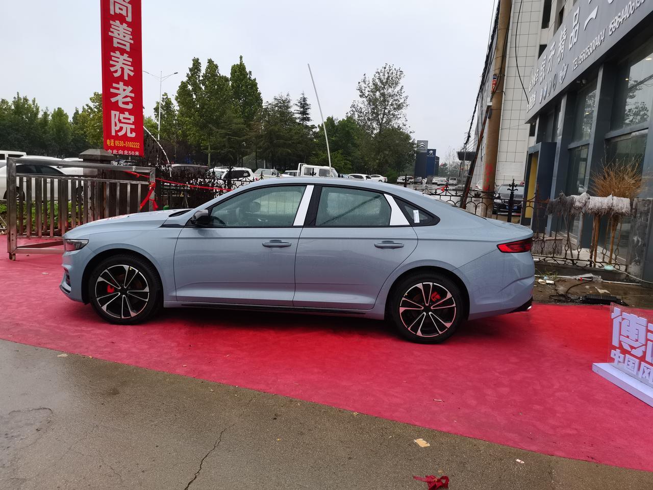 吉利星瑞 三亚，这边尊贵型落地大概多少啊？想付10万剩下的贷两年。