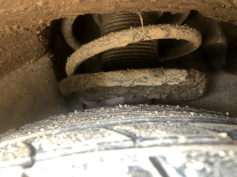 雪佛兰迈锐宝XL 有没有北方的小伙伴，分享分享冬季山区跑冰雪路面怎么办？买了防滑链，还没拿到手试，今天看车轮距离减震座就