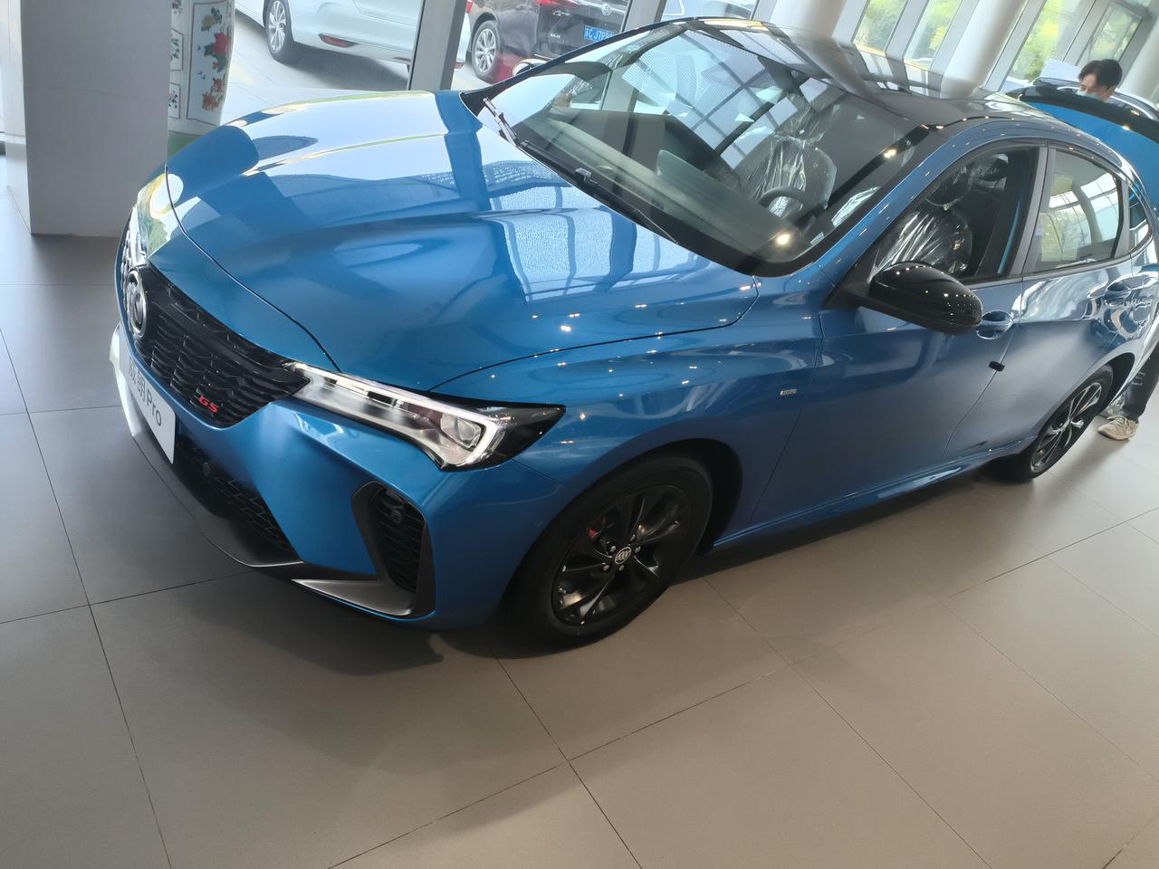 别克威朗 22款疾风蓝色 4s展示新车 22年7月份的。讲到12w整全款 这个价可以了吧 本来想买23款疾风白的 价钱到