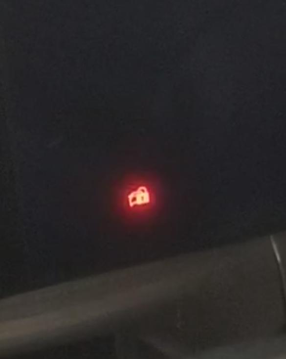 长安CS55 PLUS 大神们，我的车这图标咋么回事，现在不用钥匙能点着火，急等