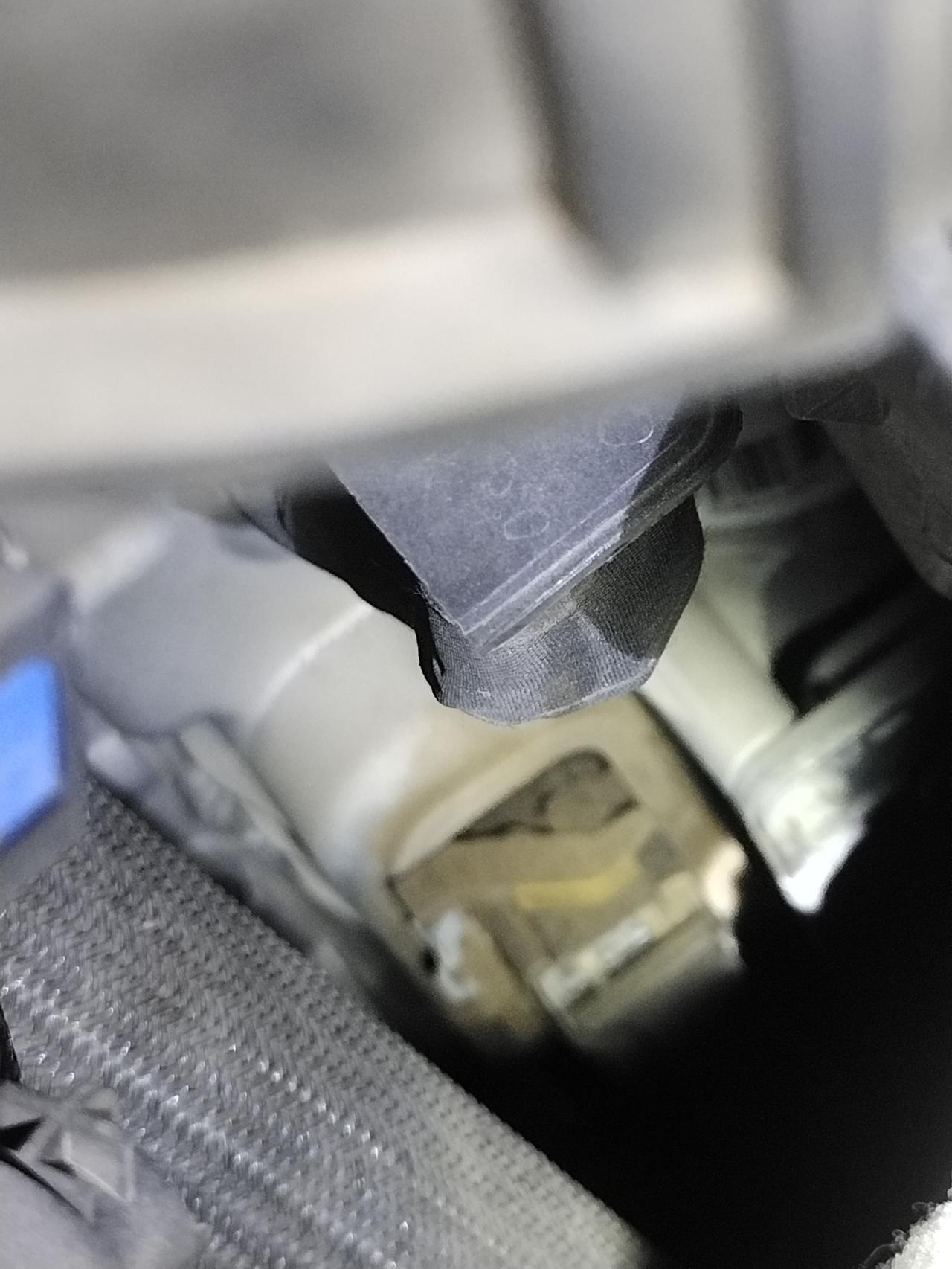 长安CS55 PLUS 21款蓝鲸版， 简单看了一下， 发现两处漏油， 车友们有什么解决的办法吗？