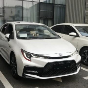 丰田卡罗拉双擎E+ 厦门今天订车，雷凌双擎运动版珍珠白141000落地，+500 底盘装甲和全车龙膜=415000元  