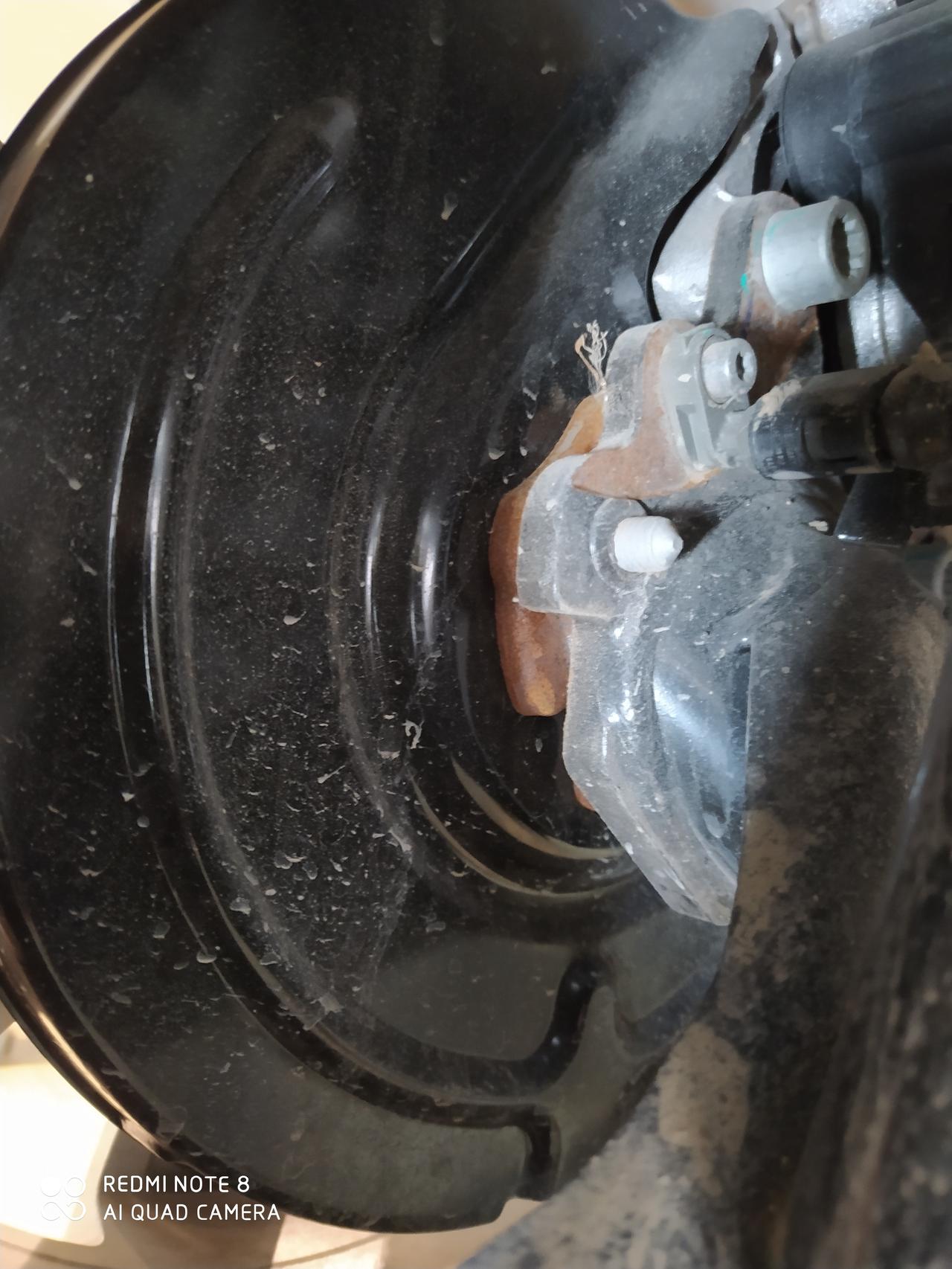 大众宝来 请问你们的车有这种情况吗我的买了两个多月去做首保这车就这样了！