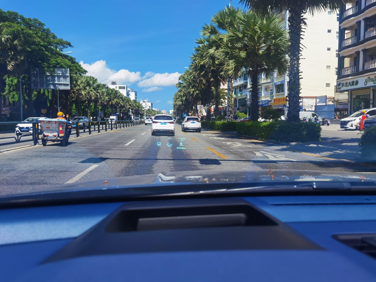 吉利星瑞 你们有没有遇到hud突然出现一团黑影，然后慢慢又没了的，我这是第二次了，我怀疑是水汽，我这是第二次了都是停着，