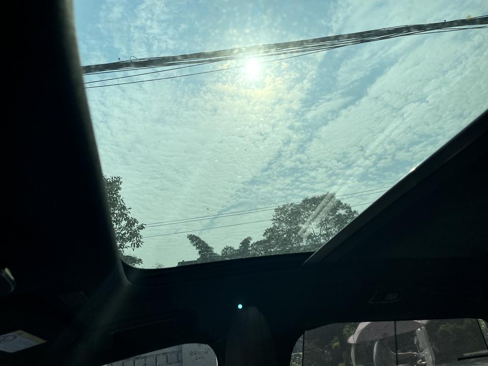 沃尔沃S90 求问各位大哥，为什么我的车遮阳帘默认状态是一半打开的位置，我关闭遮阳帘也会回归到一半的位置，只有在快关闭的