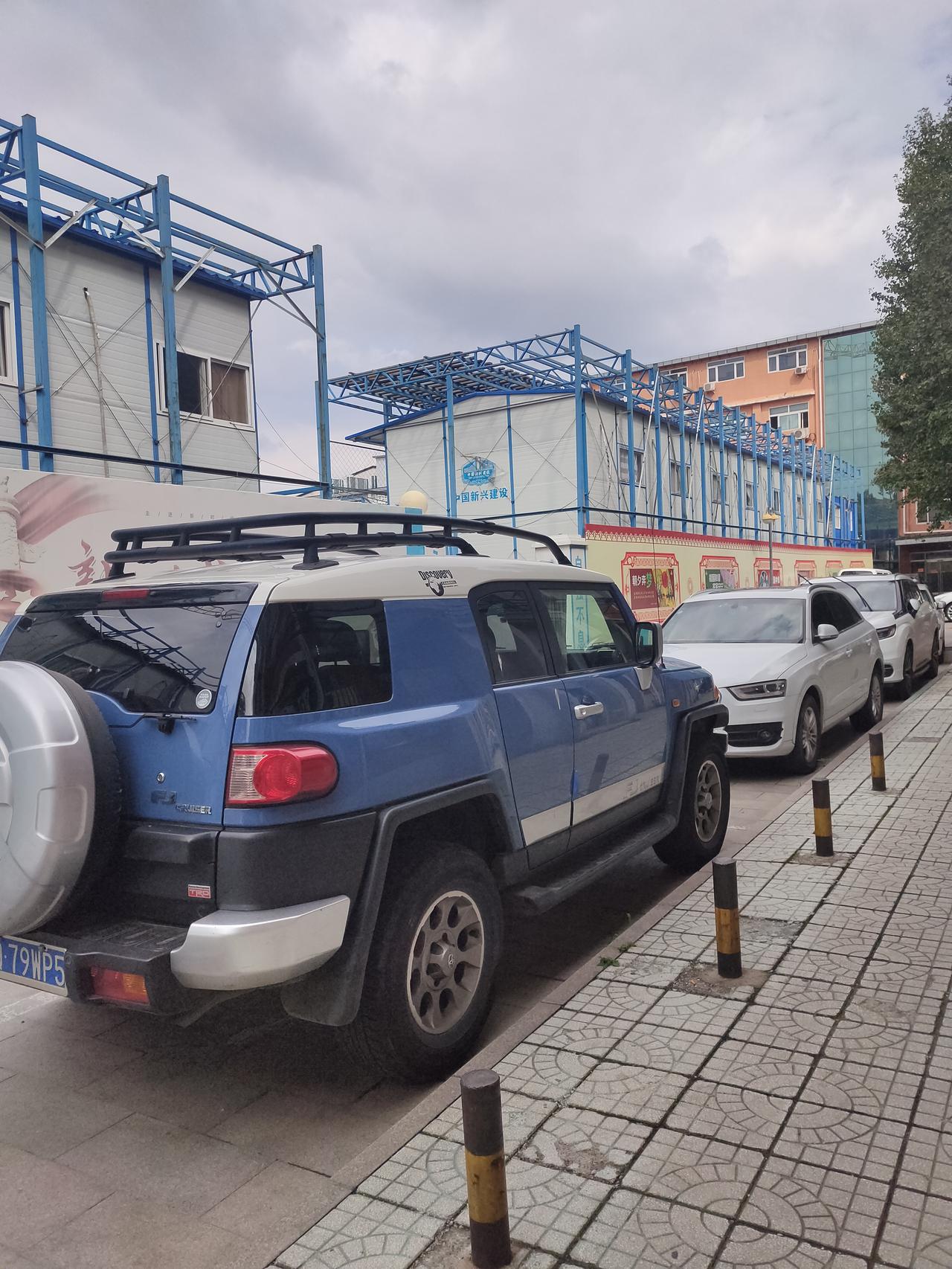 丰田FJ 酷路泽 是丰田什么车呀 这么帅有知道的吗 多少钱油耗高不高 ？