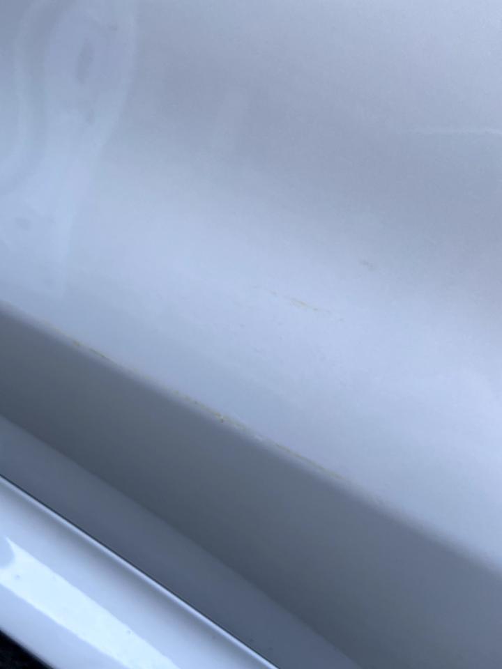 宝马X3 侧边蹭了一下 这个样子怎么处理？哪位大佬晓得。