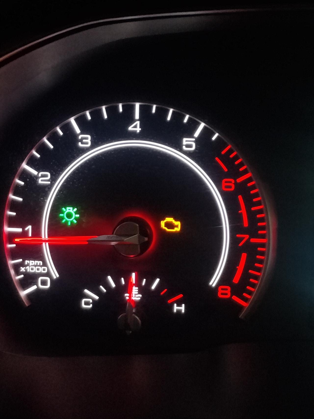 哈弗H6 H6新车2021款自动冠军，突然没电，叫了道路救援后，故障灯一直亮着，都不敢开，这是什么情况？