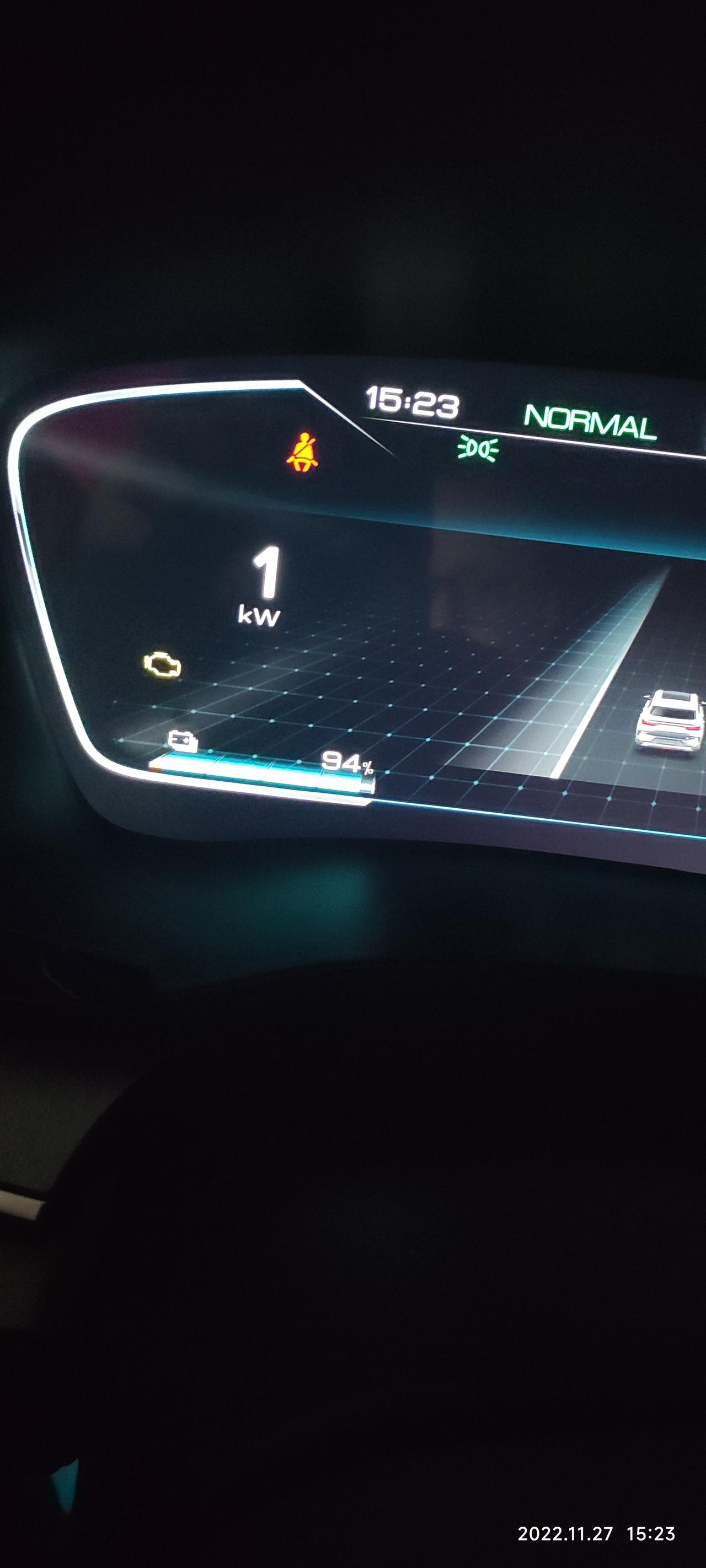 比亚迪宋PLUS DM-i 提车时就有左下角这个黄颜色的图标，几个月了，现在偶尔还有，这个预警需不需要处理？