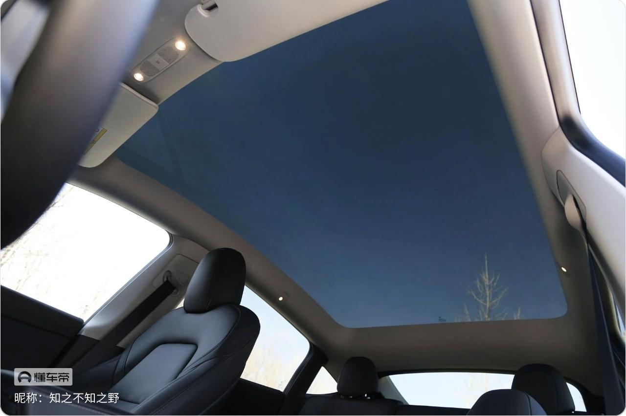 特斯拉Model Y 特斯拉modelY的全景天窗会晒吗?跟电马相比哪个会更好呢?听说福特电马和特斯拉在前档玻璃和全景天