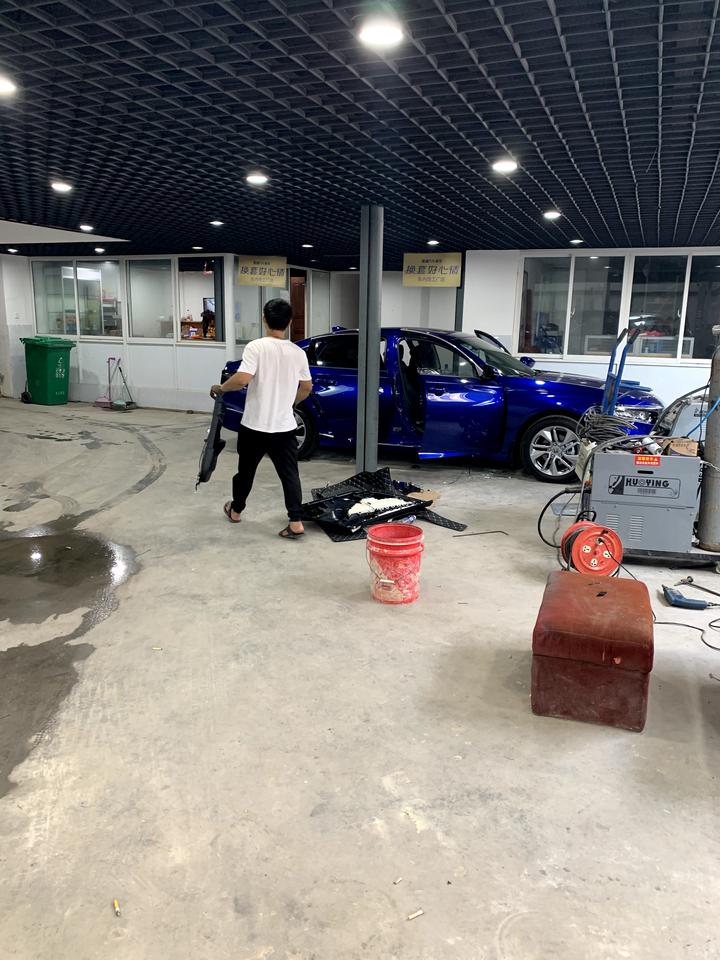 本田雅阁 改了一套氛围灯和尾灯 问下大灯不怎么亮你们怎么改的还有那个中控换的什么牌子