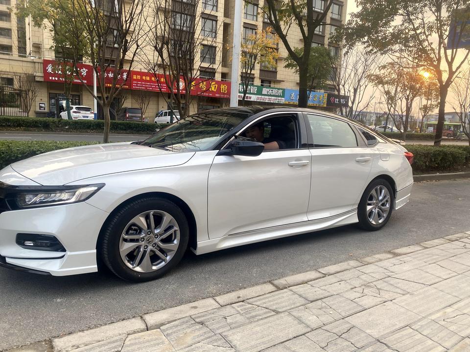 十代雅阁豪华 深圳这么多4s店，有年底冲销量比较狠的吗。想整一台